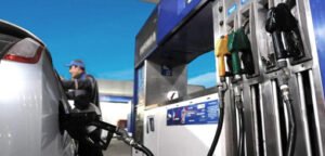 Bajaron los precios de los combustibles de YPF