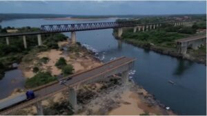 Suben a 10 los muertos por derrumbe de puente en Brasil mientras 7 personas siguen desaparecidas